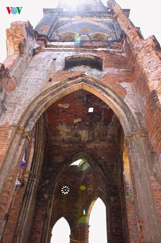 L’église du Cœur de Hai Ly ou le charme des ruines - ảnh 2